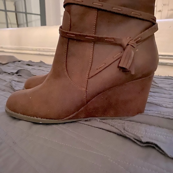 Sugar Women Booties- Boots Color is Brown, Size 81/2m. Preowned. Good condition - Picture 3 of 5